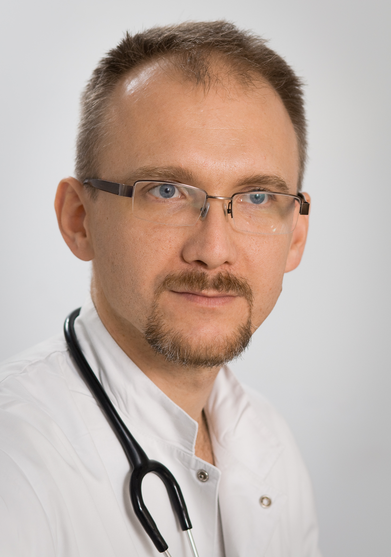 Dr Piotr Dąbrowiecki Terapia Realizowana Z Jednego Inhalatora Zmniejsza Liczbę Zaostrzeń 2216