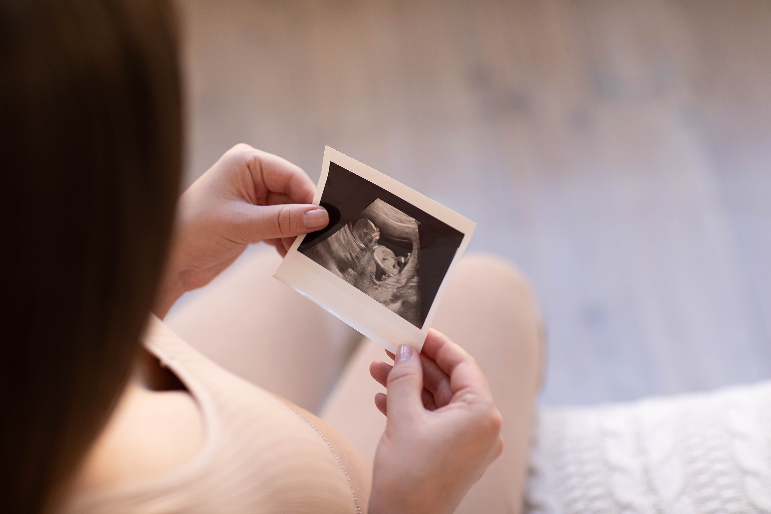 Łagodne przejście COVID-19 w ciąży nie zaburza rozwoju mózgu dzieci