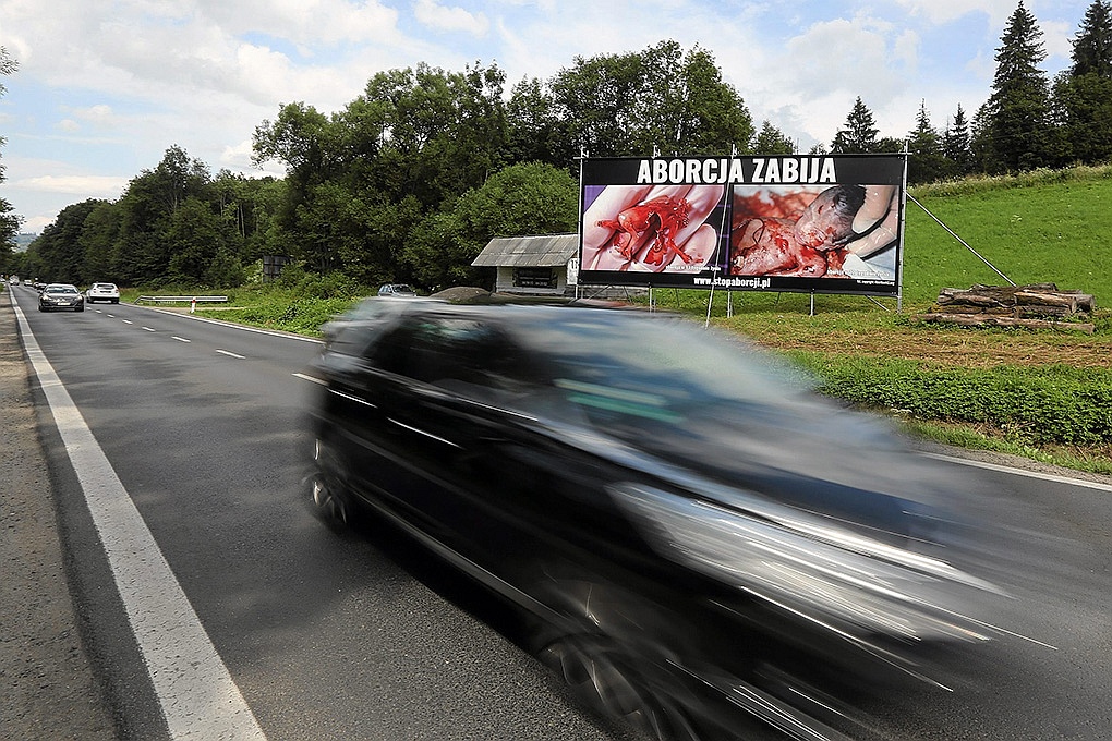 Antyaborcyjne banery nie są nieprzyzwoite?